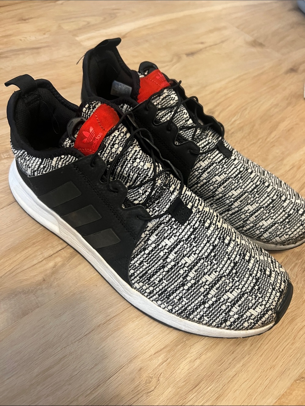 Men’s Adidas Black/White Knit Sneakers Size 11